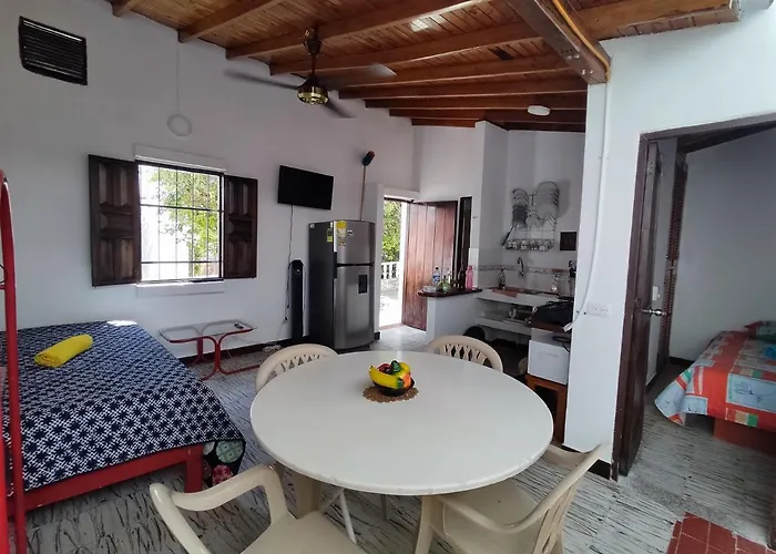 Cabana 52 En La Aldea Doradal Santorini Colombiano