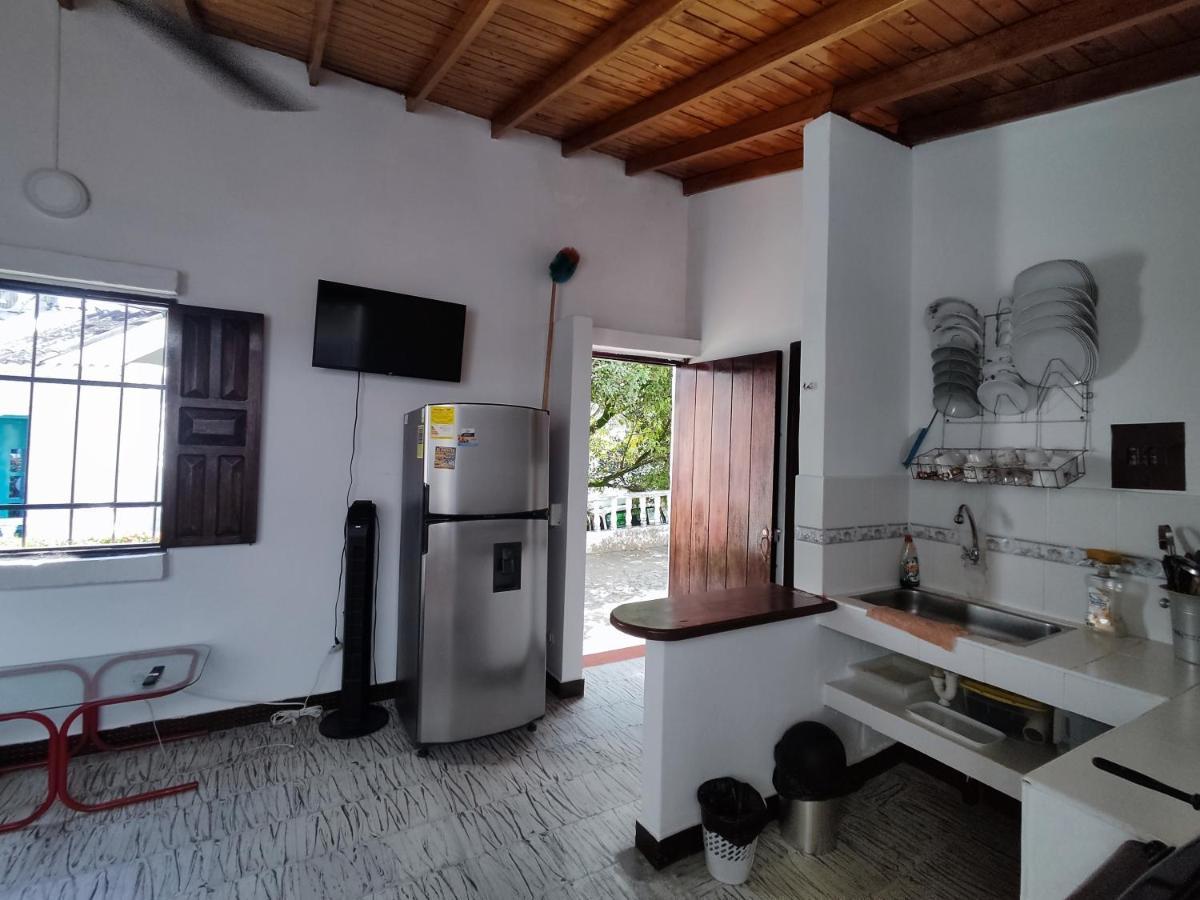 52 En La Aldea Santorini Colombiano *